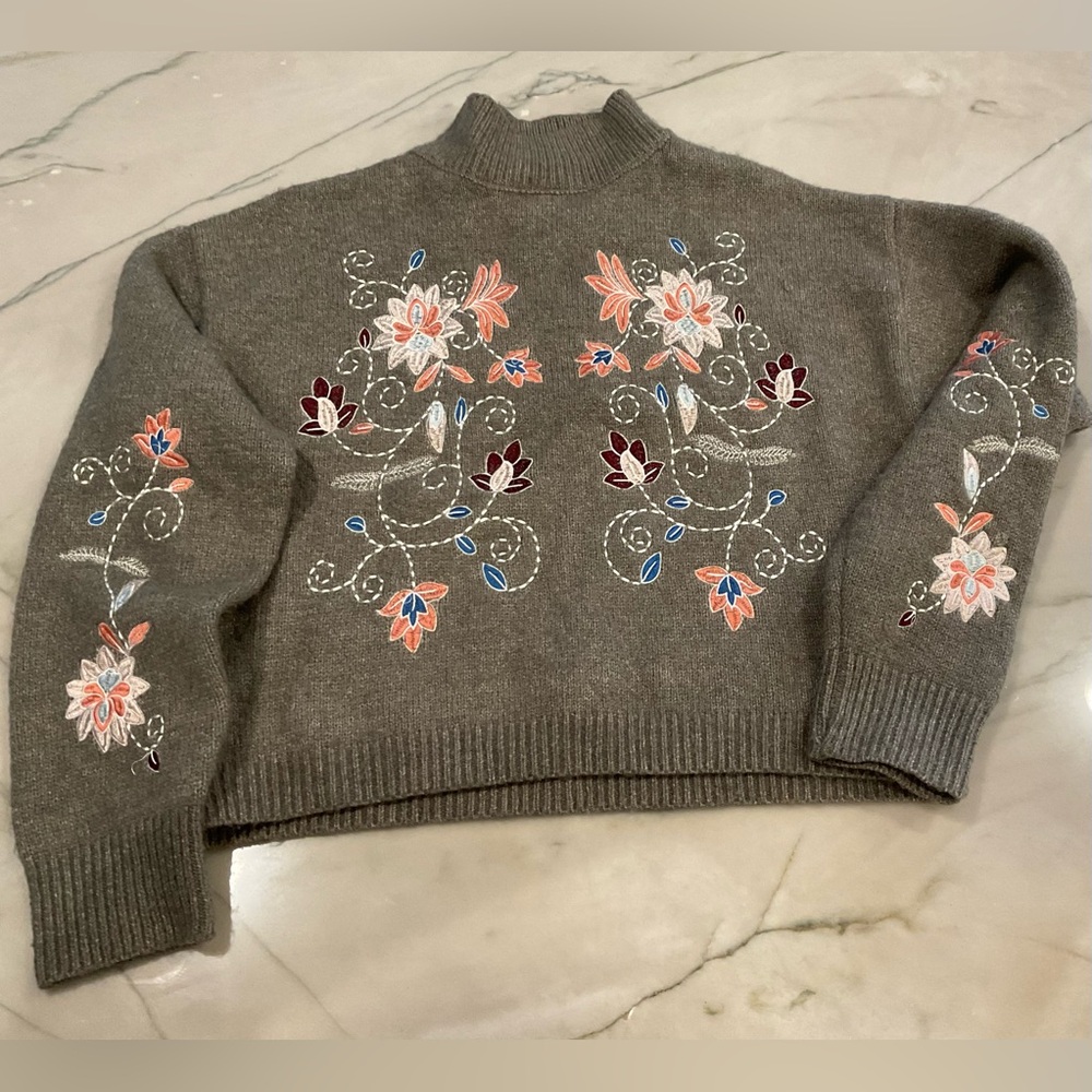 Francesca’s Jun & Ivy Embroidered Sweater Sz L